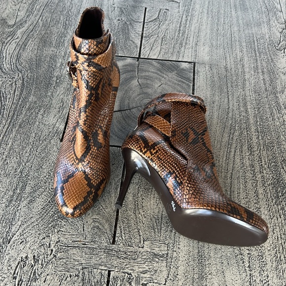 Chloe size 6.5M textured snake print leather ankle hi boots - Picture 12 of 16